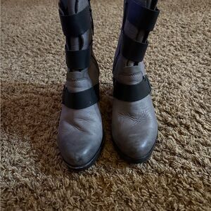 Sorel after hours Stylish Gray and Black Women's Boots